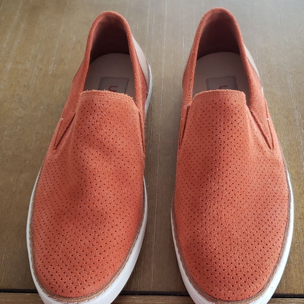 Never worn leather slip on ugg shoes